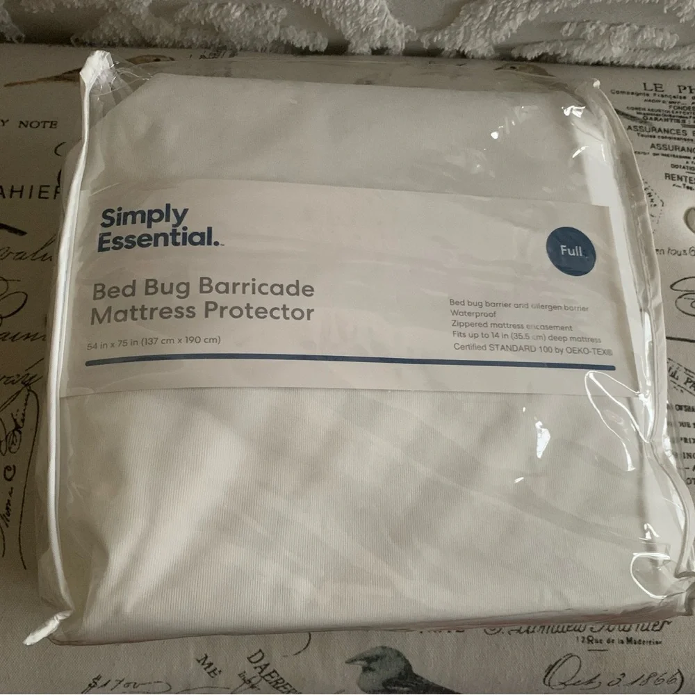 NWT Simply Essential FULL Mattress Protector, White
